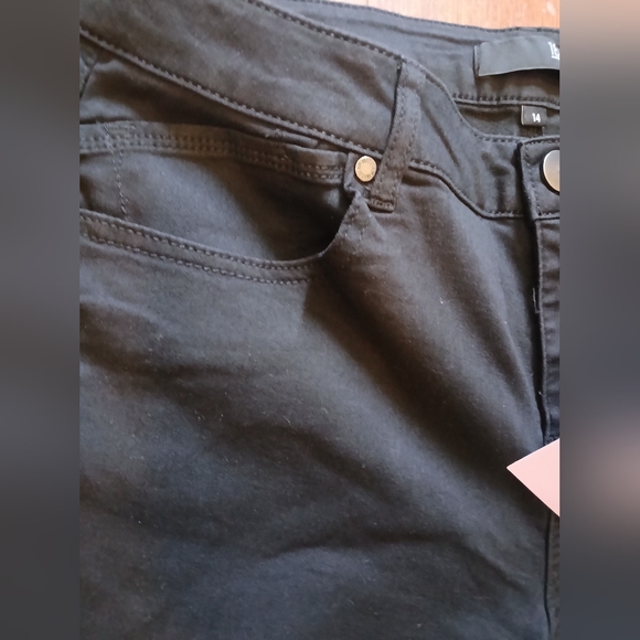 Women's Black Jeans - Picture 14 of 14